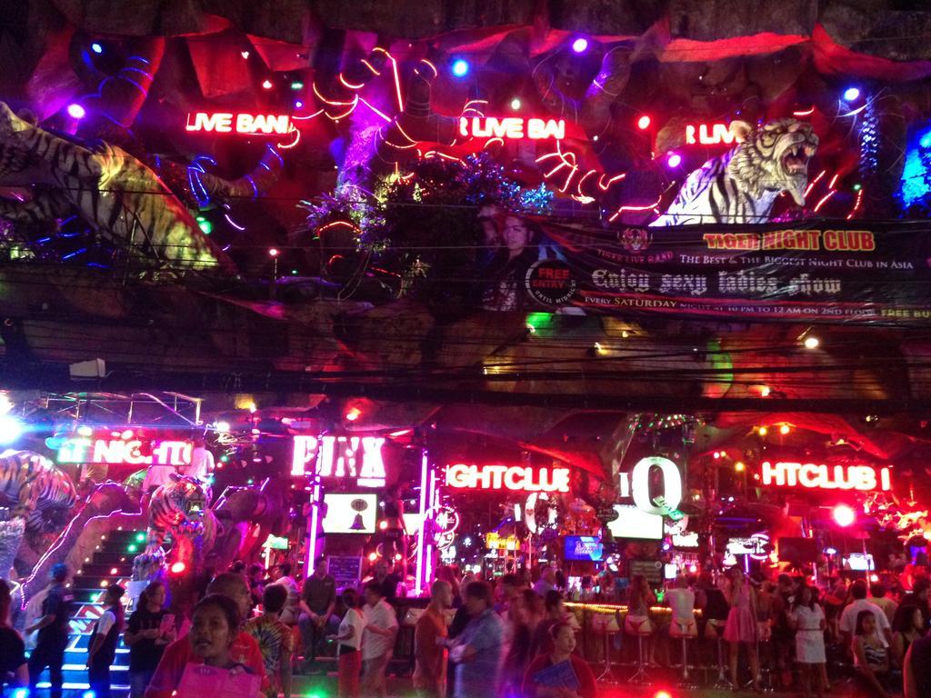 Dreams Guesthouse & Hostel Patong Kültér fotó