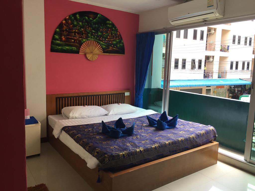 Dreams Guesthouse & Hostel Patong Kültér fotó