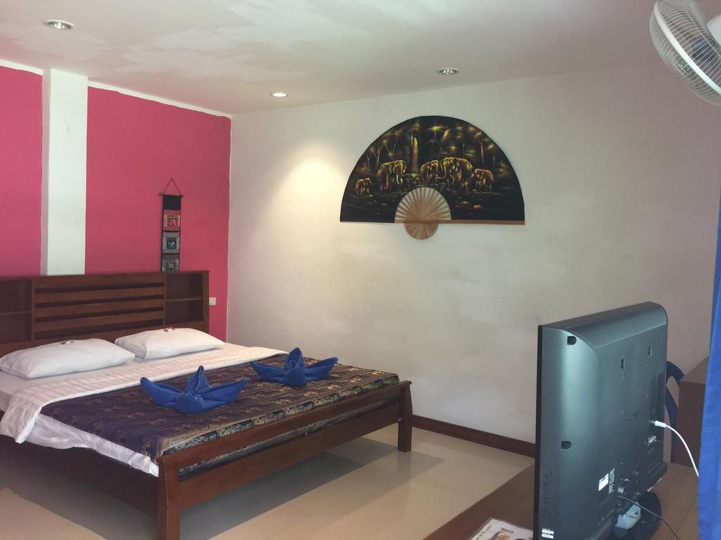Dreams Guesthouse & Hostel Patong Kültér fotó
