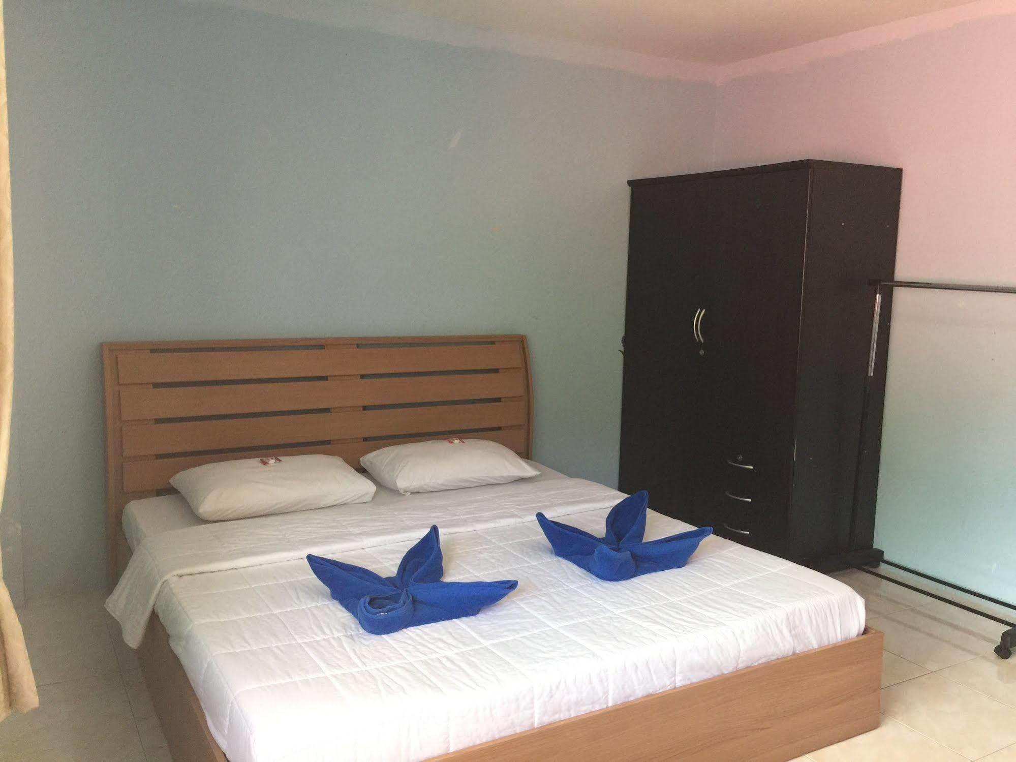 Dreams Guesthouse & Hostel Patong Kültér fotó