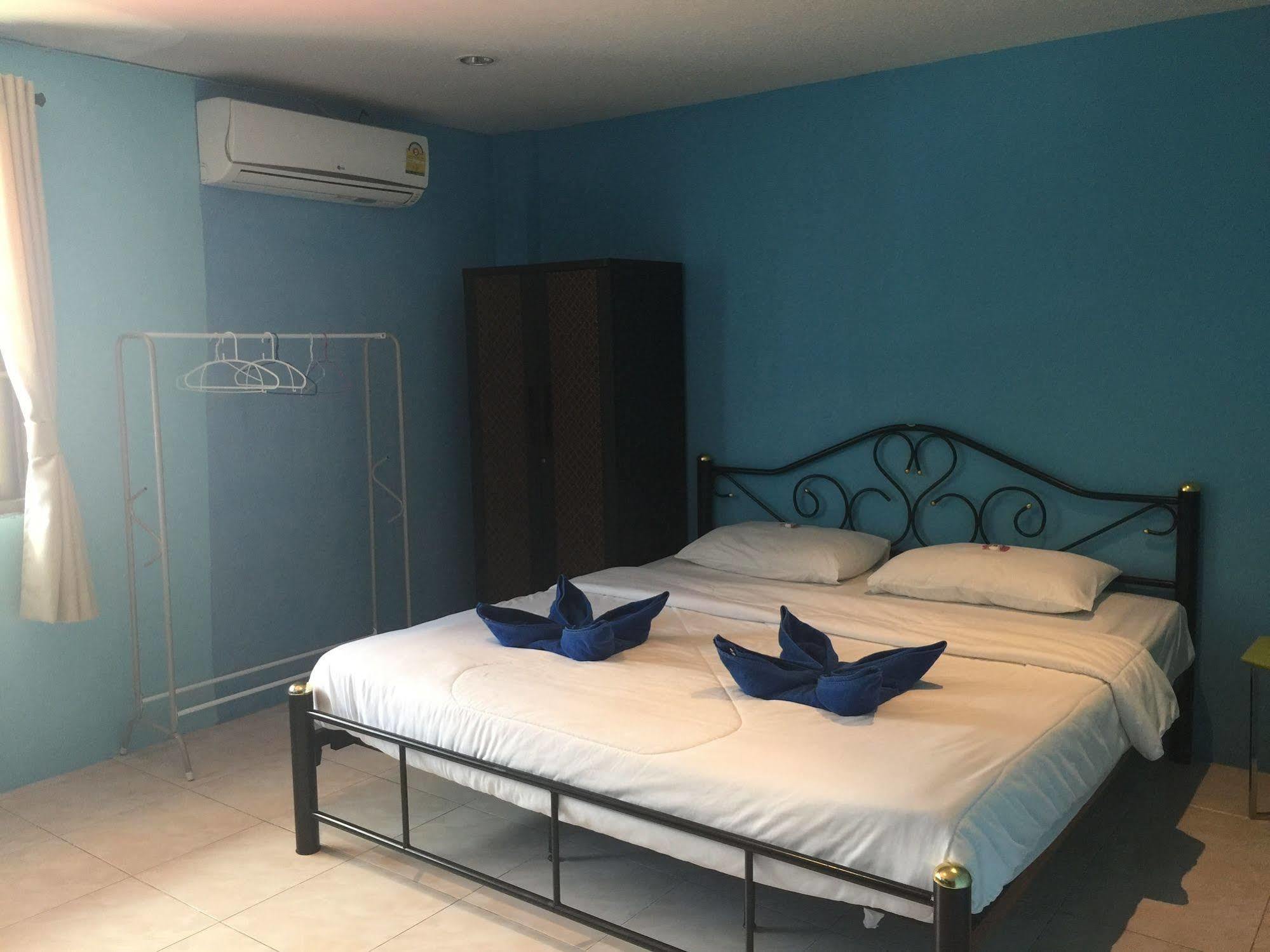 Dreams Guesthouse & Hostel Patong Kültér fotó